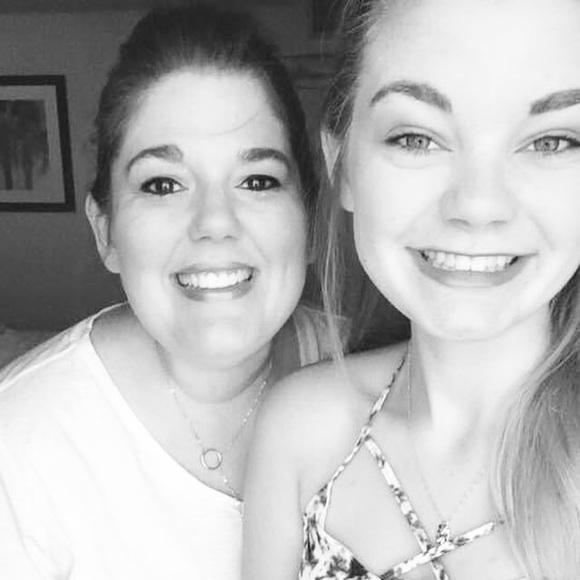 Meet your Posher, Kelli - Picture 3 of 7